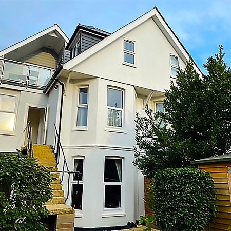 Private Two Bedroom Residence In Southbourne - Private Parking - Off The High Street - Minutes Away From The Beach ボーンマス エクステリア 写真