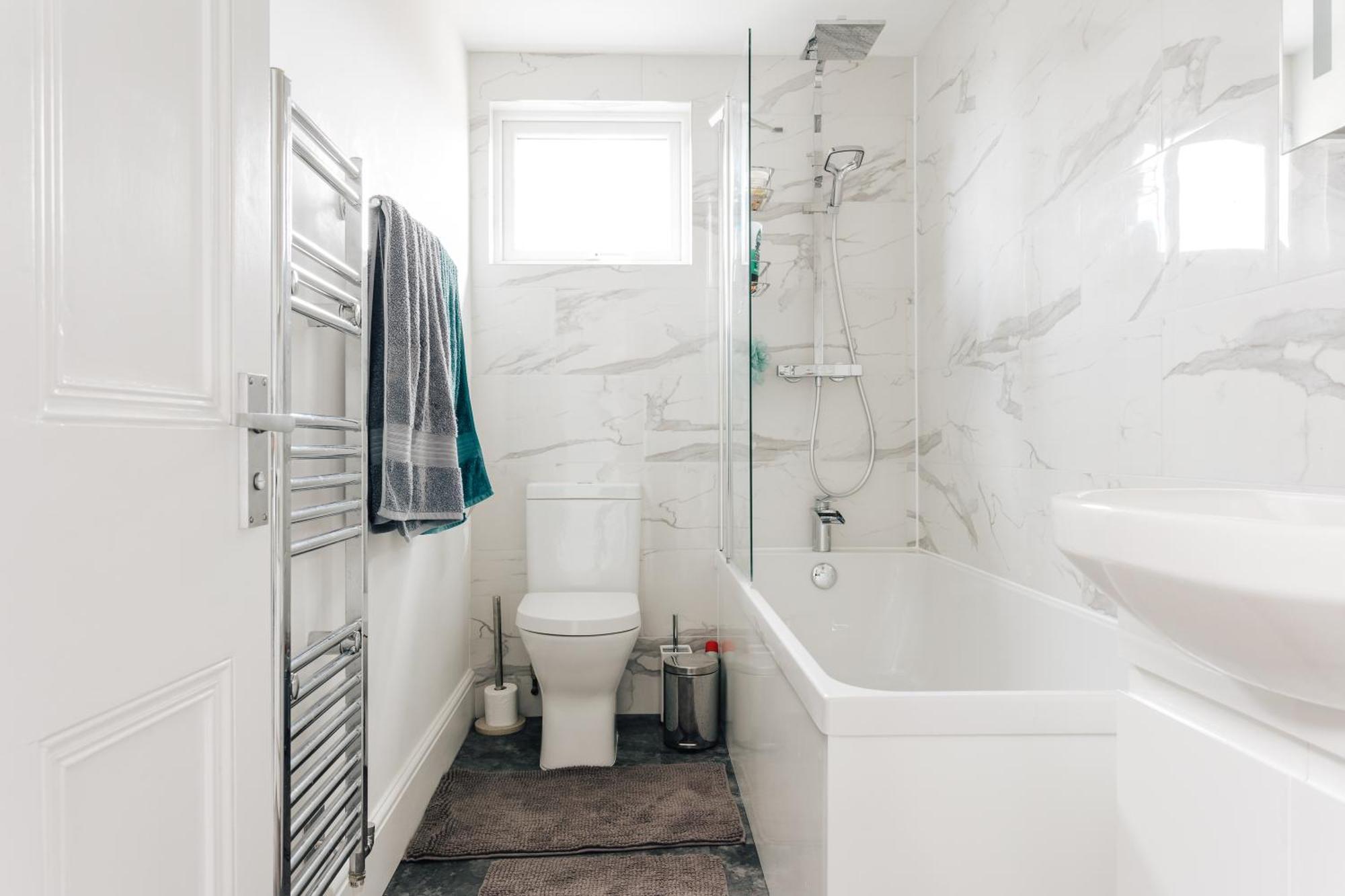 Private Two Bedroom Residence In Southbourne - Private Parking - Off The High Street - Minutes Away From The Beach ボーンマス エクステリア 写真