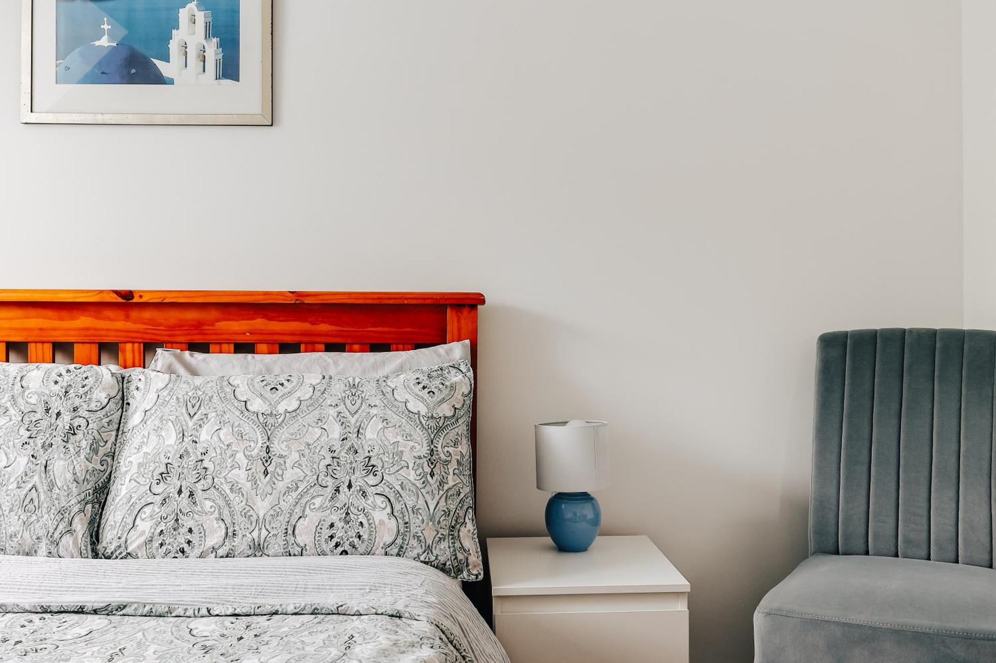 Private Two Bedroom Residence In Southbourne - Private Parking - Off The High Street - Minutes Away From The Beach ボーンマス エクステリア 写真