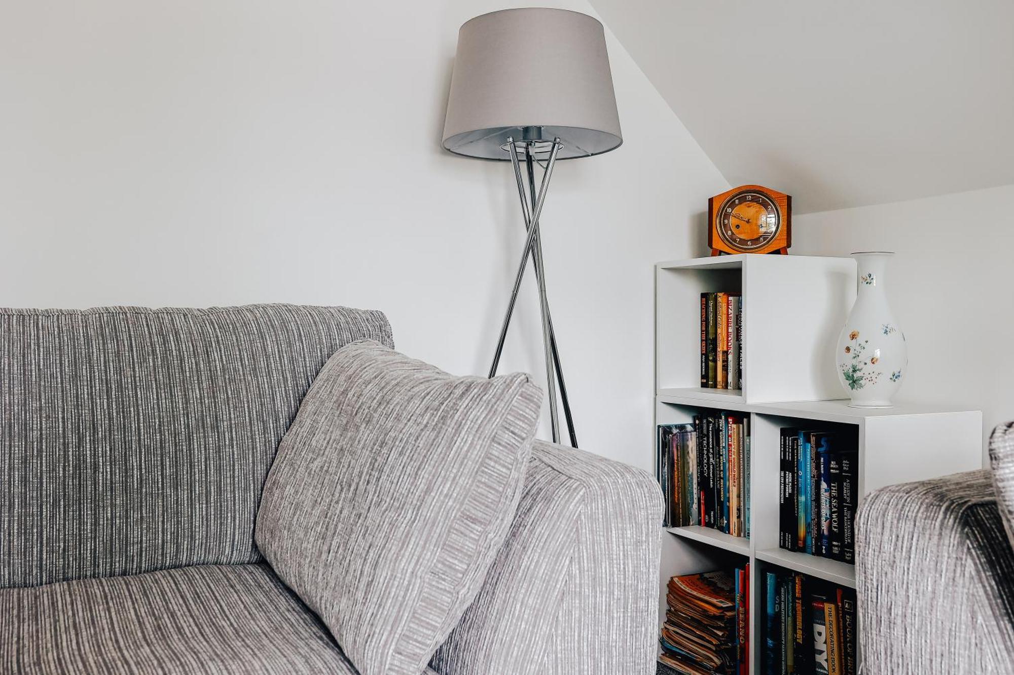 Private Two Bedroom Residence In Southbourne - Private Parking - Off The High Street - Minutes Away From The Beach ボーンマス エクステリア 写真