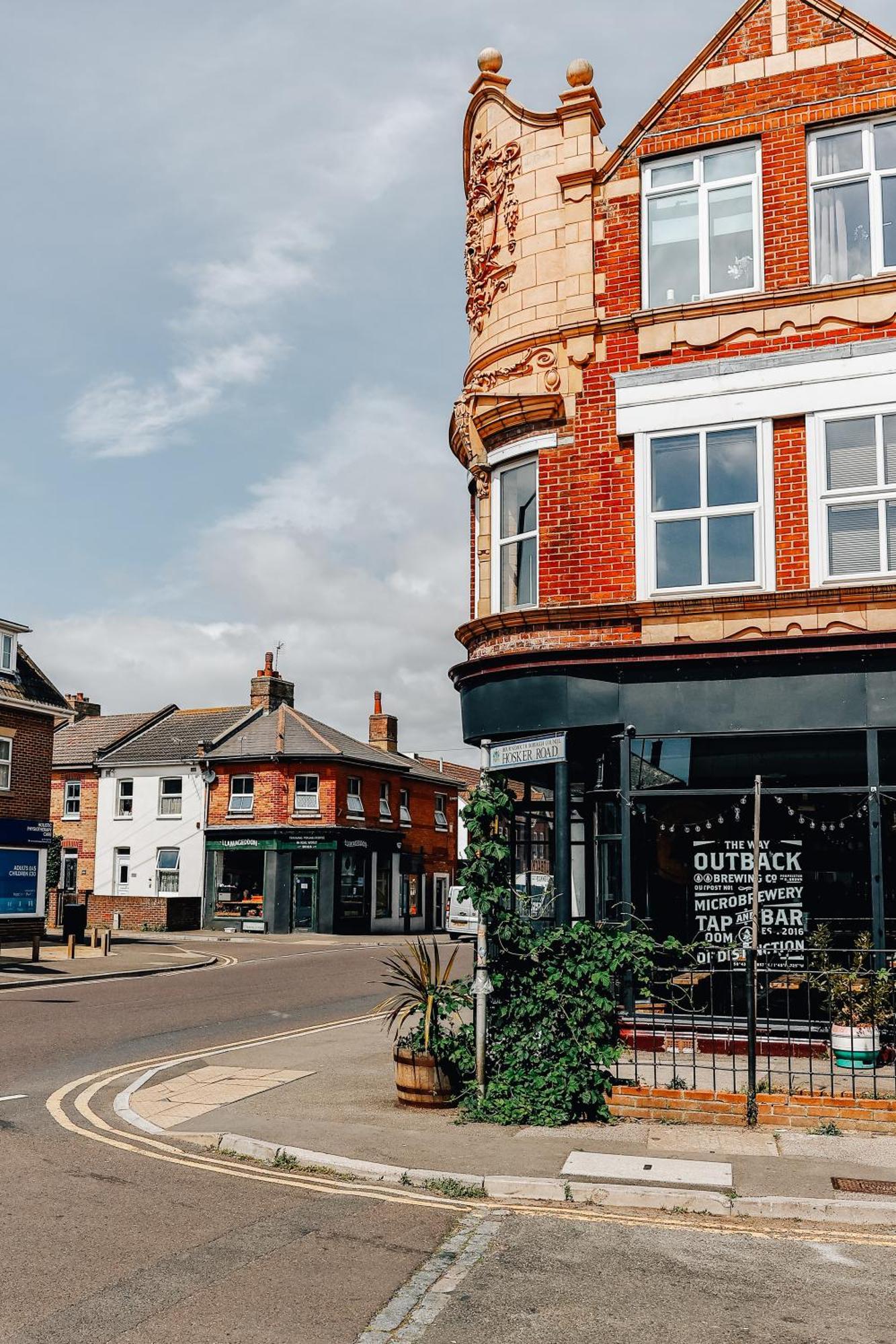 Private Two Bedroom Residence In Southbourne - Private Parking - Off The High Street - Minutes Away From The Beach ボーンマス エクステリア 写真