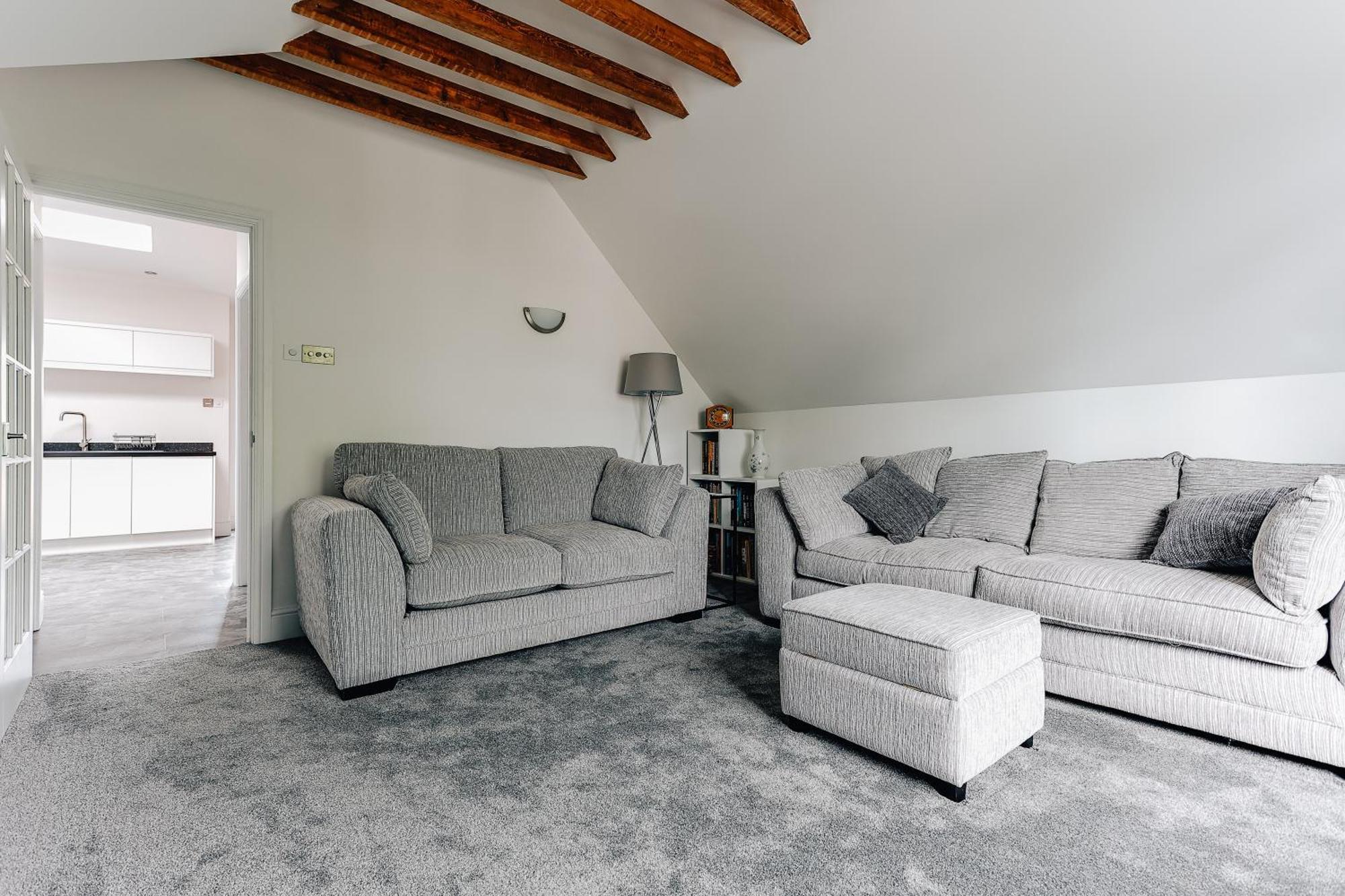 Private Two Bedroom Residence In Southbourne - Private Parking - Off The High Street - Minutes Away From The Beach ボーンマス エクステリア 写真